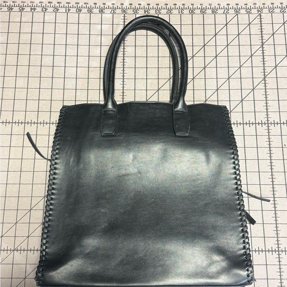 Forever 21 | Black Whipstitch Tote Bag | Tassel Detail Faux Leather - Picture 5 of 8